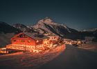 AlpenParks Arlberg Außenansicht_Nacht